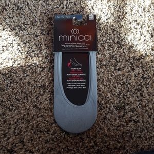 Non - slip foot liner